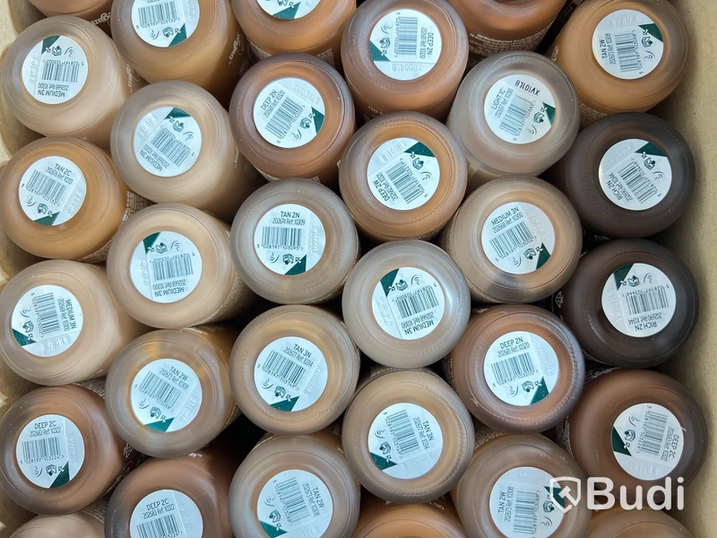 Parti med foundation Fresh Nude 30 ml, olika nyanser, The Body Shop