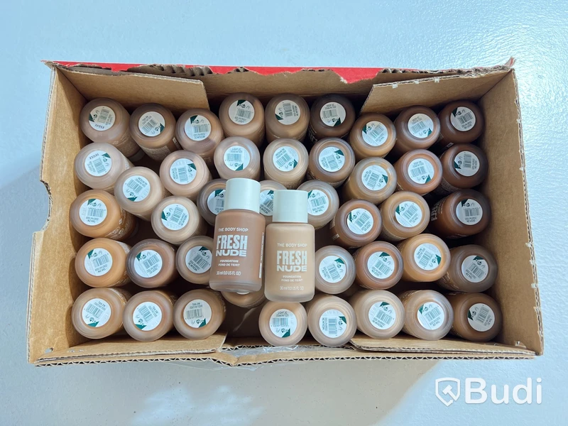 Parti med foundation Fresh Nude 30 ml, olika nyanser, The Body Shop