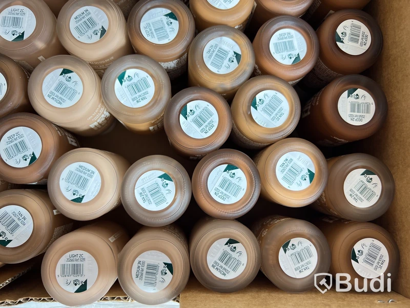 Parti med foundation Fresh Nude 30 ml, olika nyanser, The Body Shop