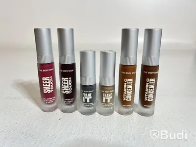 Parti med Sheer touch Lip & Cheek Tint, Concealer, Brow powder samt Frame it eye brow pomade, The Body Shop