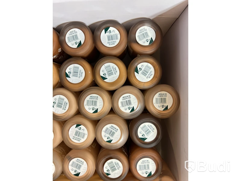 Parti med foundation Fresh Nude 30 ml, olika nyanser, The Body Shop