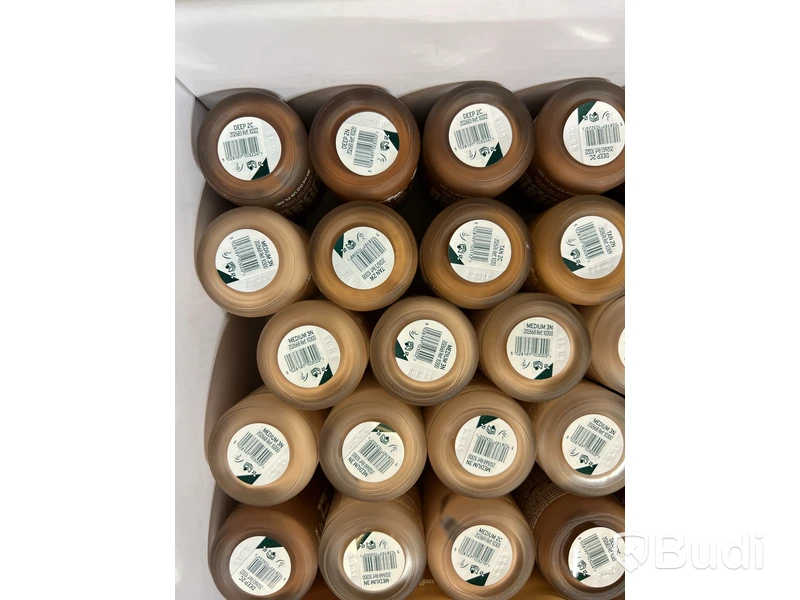 Parti med foundation Fresh Nude 30 ml, olika nyanser, The Body Shop