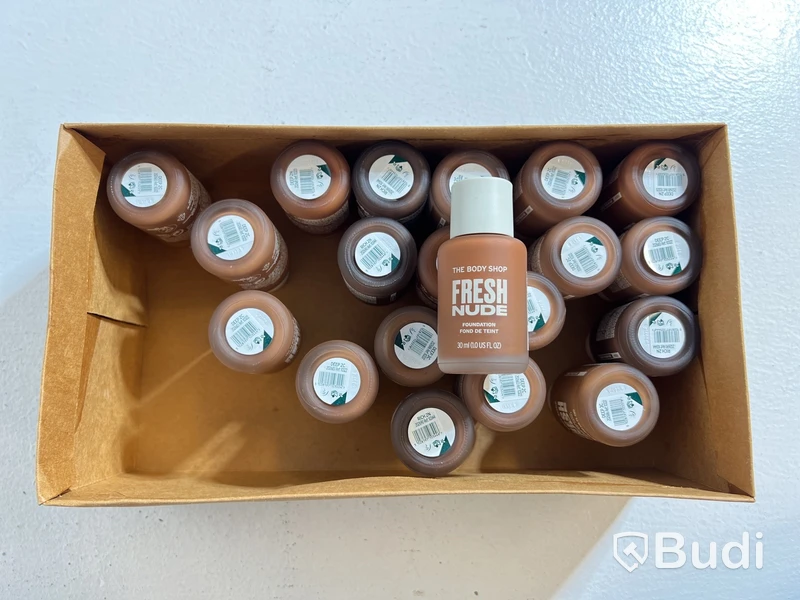 Parti med foundation Fresh Nude 30 ml, olika nyanser, The Body Shop