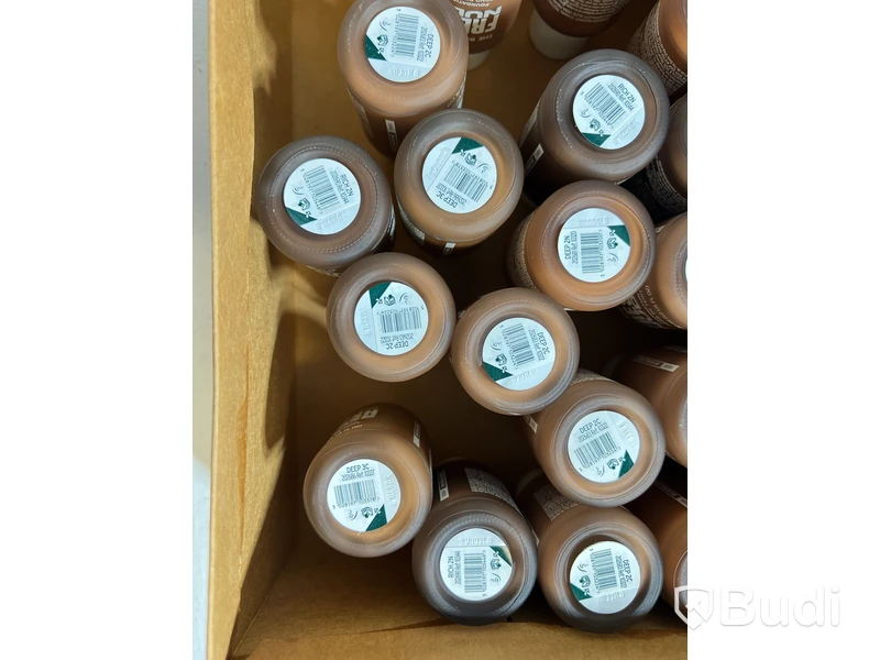 Parti med foundation Fresh Nude 30 ml, olika nyanser, The Body Shop