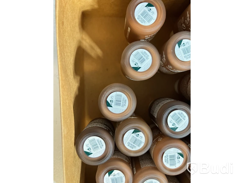 Parti med foundation Fresh Nude 30 ml, olika nyanser, The Body Shop