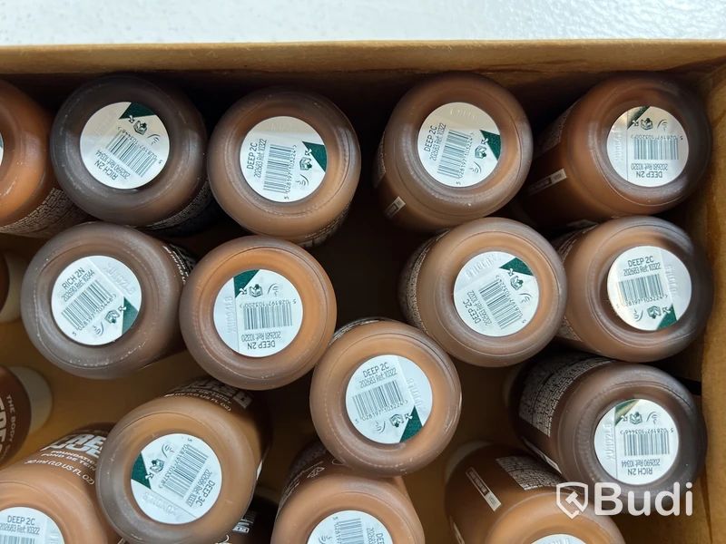 Parti med foundation Fresh Nude 30 ml, olika nyanser, The Body Shop