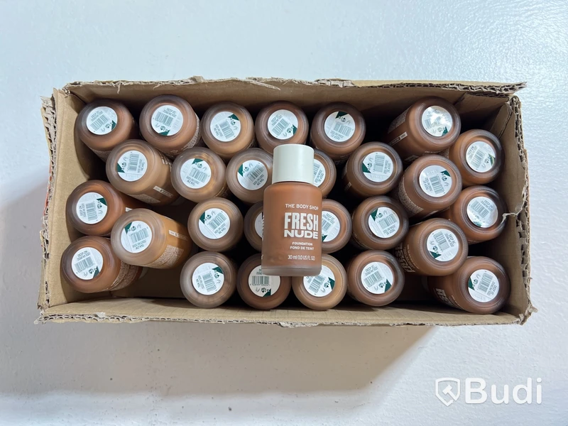 Parti med foundation Fresh Nude 30 ml, olika nyanser, The Body Shop