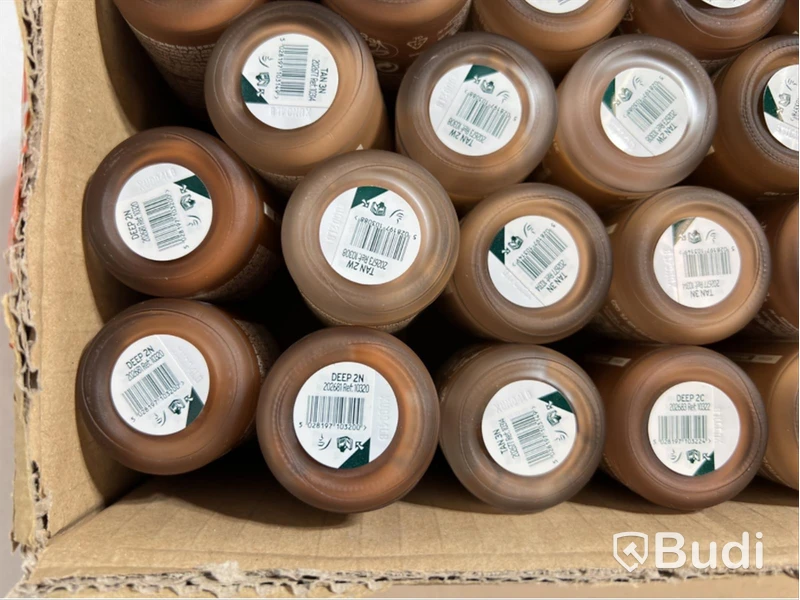 Parti med foundation Fresh Nude 30 ml, olika nyanser, The Body Shop