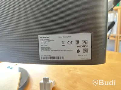 Höj- och sänkbart skrivbord Holmbergsbordet, kontorsstol HÅG, 2 st datorskärmar Samsung