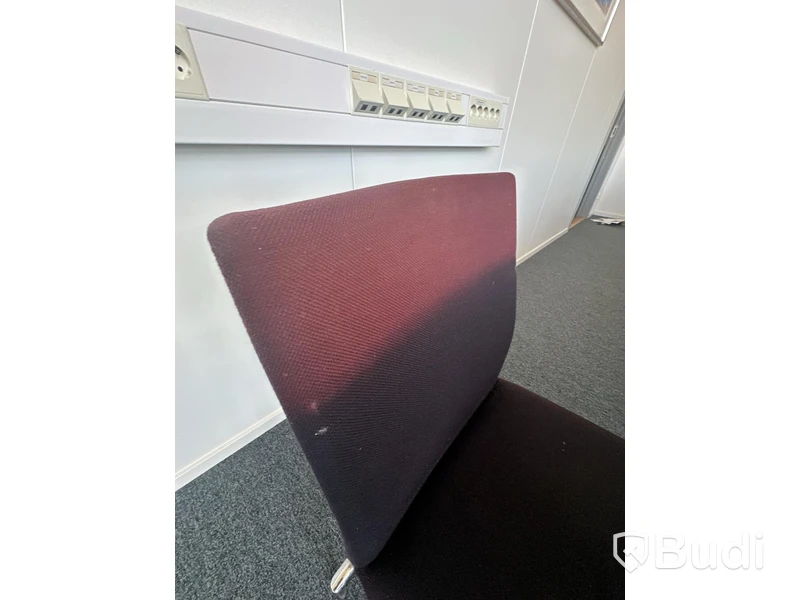 6 st bord, 12 st stolar, whiteboard
