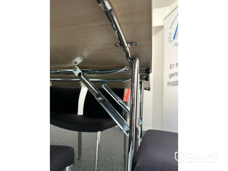 6 st bord, 14 st stolar, whiteboard, ståbord, golvdekoration