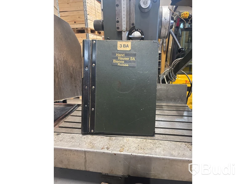 Bordsborrmaskin Hauser 3BA med tillbehör och borr.