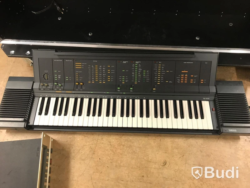 Yamaha PS-6100 keyboard