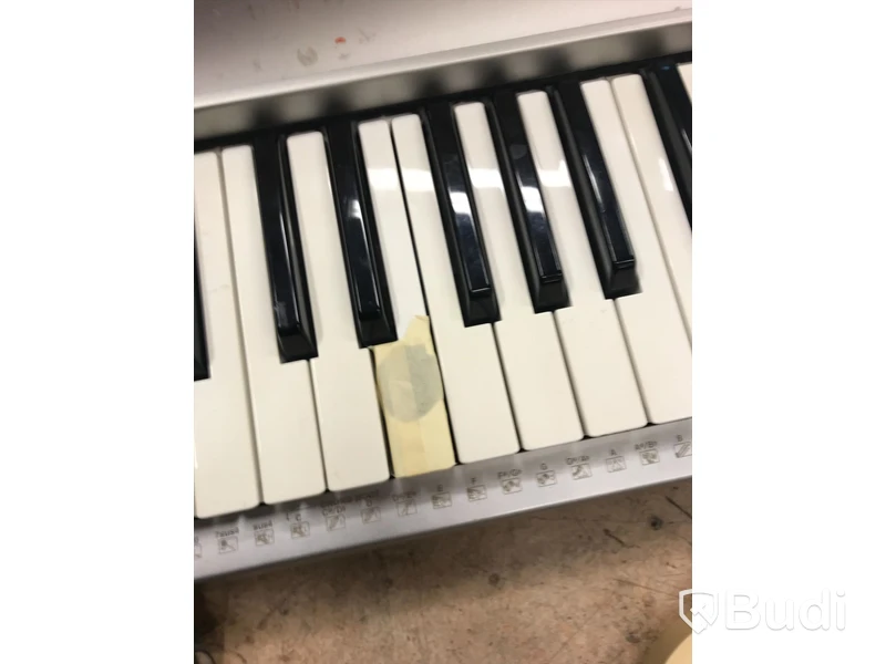 Yamaha DGX305
