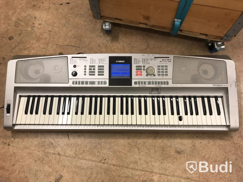 Yamaha DGX305