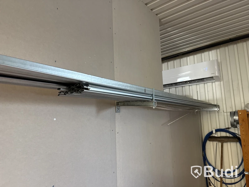 Ventilationsutrustning, verktyg, maskiner m.m. Stort parti.