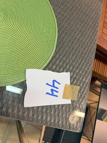 Visningsex. Konstrottingbord med Glasskiva och 6 pallar