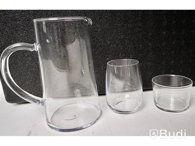 Diverse glas och tillbringare