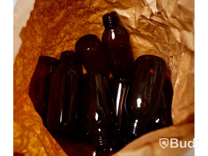 Diverse glastillbringare och småflaskor