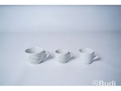 Diverse kaffekoppar med fat