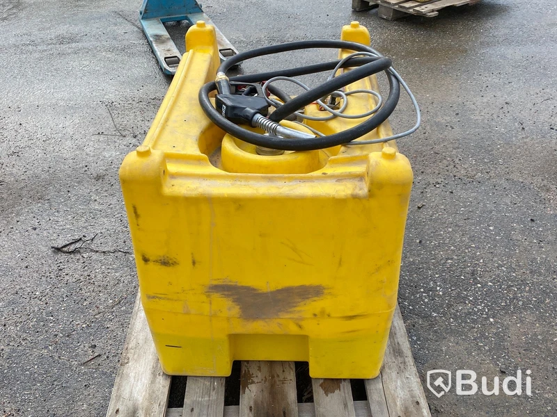 Bränsletank 220L med pump & handtag