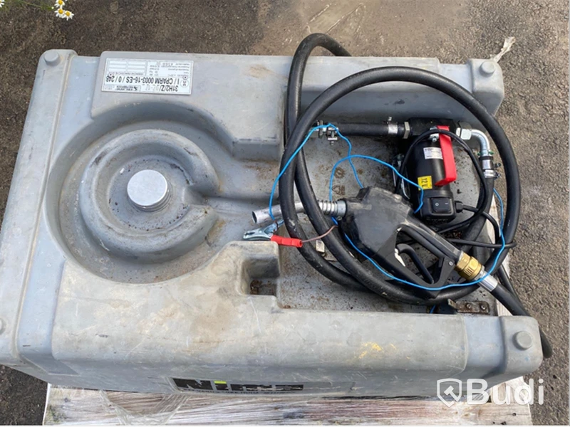 Bränsletank 220L med pump & handtag