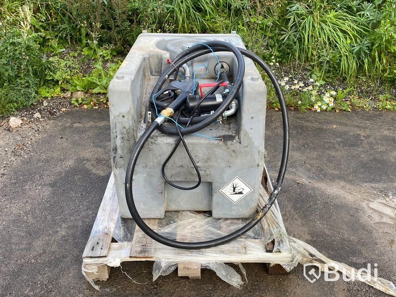 Bränsletank 220L med pump & handtag