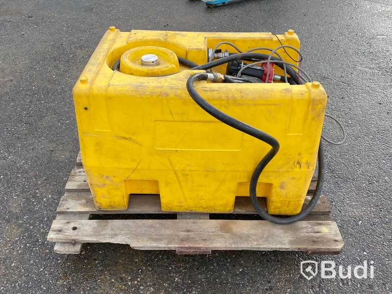 Bränsletank 220L med pump & handtag