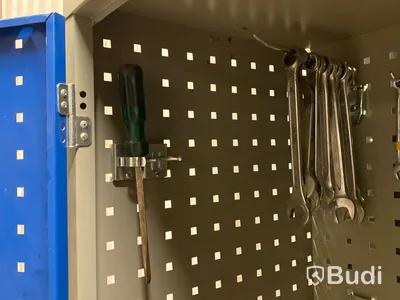 Verktygsskåp Intra med innehåll