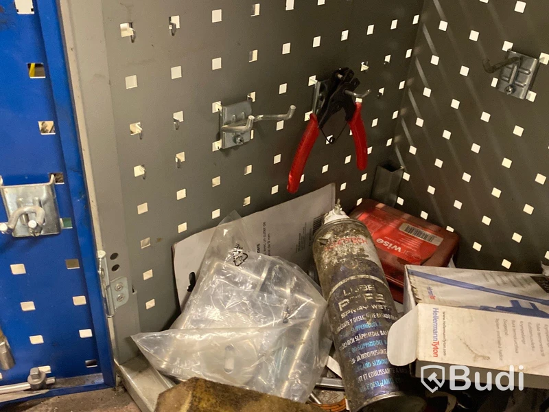 Verktygsvagn med skåp & innehåll