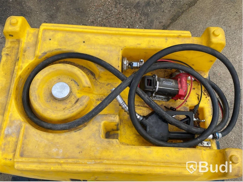 Bränsletank 220L med pump & handtag