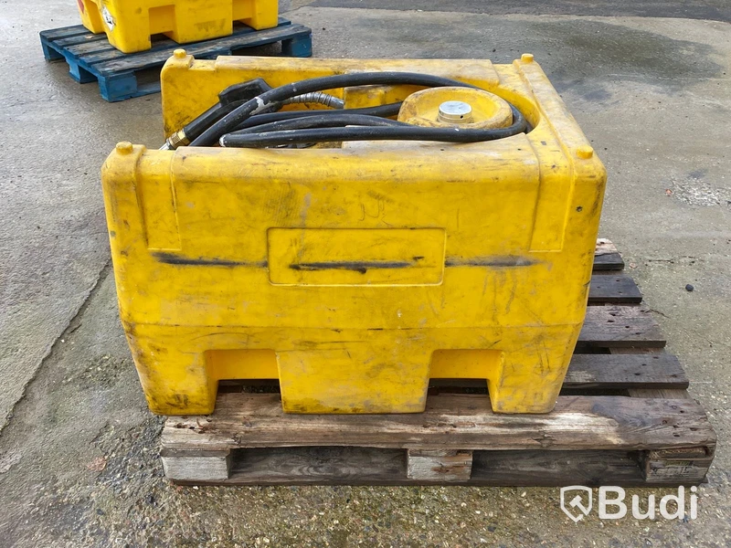 Bränsletank 220L med pump & handtag