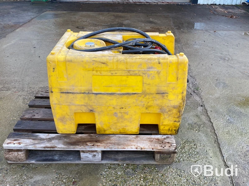 Bränsletank 220L med pump & handtag