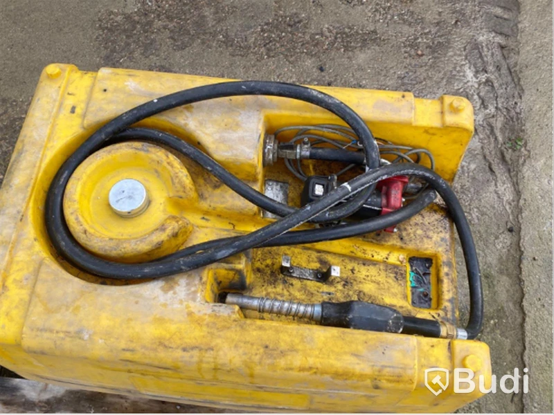 Bränsletank 220L med pump & handtag