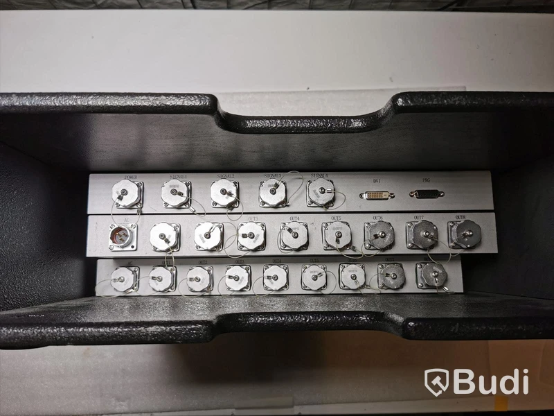 LED-Golv 4x4 meter ( byggt på 50x50 cm moduler). Kan även användas som LED-vägg