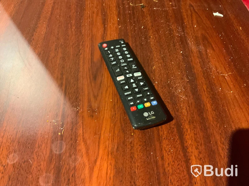 42 tums LED från LG med smartTV-funktion OBS, Ej datorn på sidan på bilden