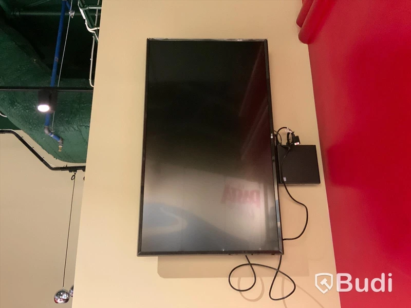 42 tums LED från LG med smartTV-funktion OBS, Ej datorn på sidan på bilden