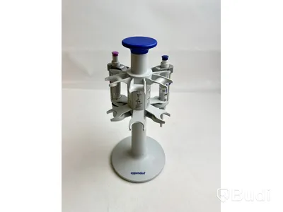 Pipetthållare Eppendorf och 3 st. Pipetter Eppendorf Research Plus
