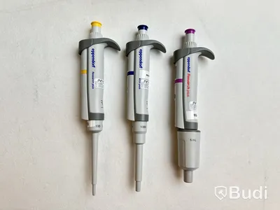 Pipetthållare Eppendorf och 3 st. Pipetter Eppendorf Research Plus