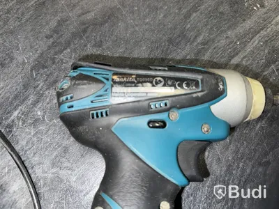 Makita skruvdragare inkl. 3 st batterier och laddare