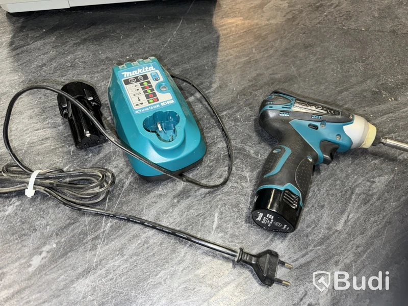 Makita skruvdragare inkl. 3 st batterier och laddare