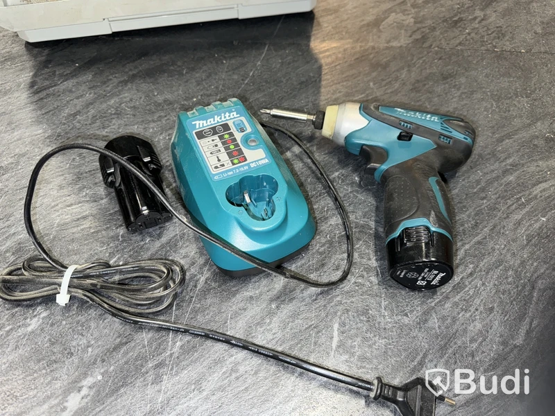Makita skruvdragare inkl. 3 st batterier och laddare