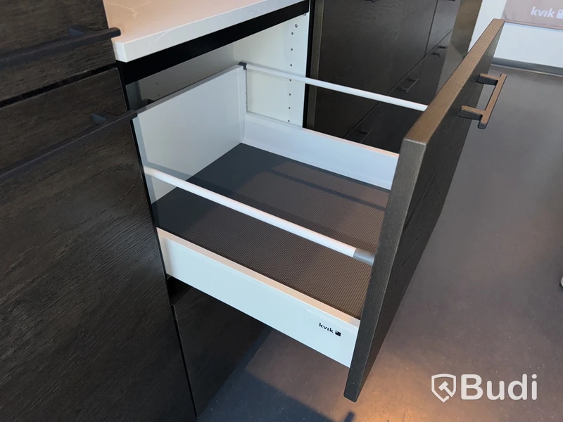 Kök, Kvik Veda Dark Oak, ord. pris. ca 60.000 kr.