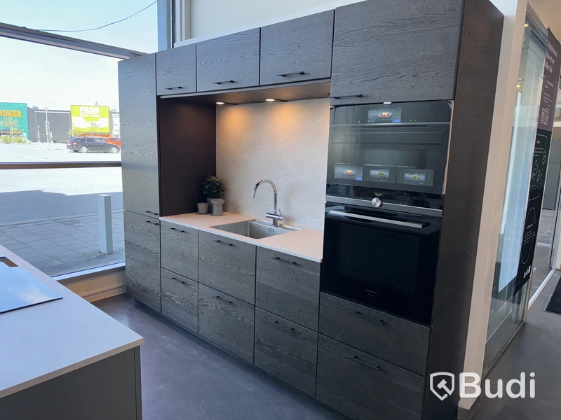 Kök, Kvik Veda Dark Oak, ord. pris. ca 60.000 kr.