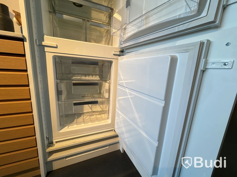 Integrerad kyl & frys, Electrolux ENN7721RA ord. pris. ca 9.495 kr.