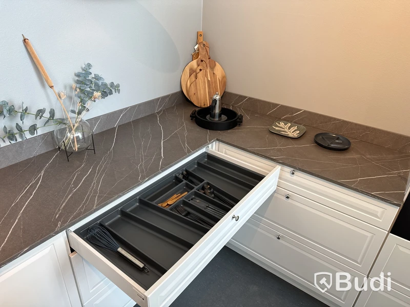 Kök, Kvik Pavia ord. pris. ca 120.000 kr.