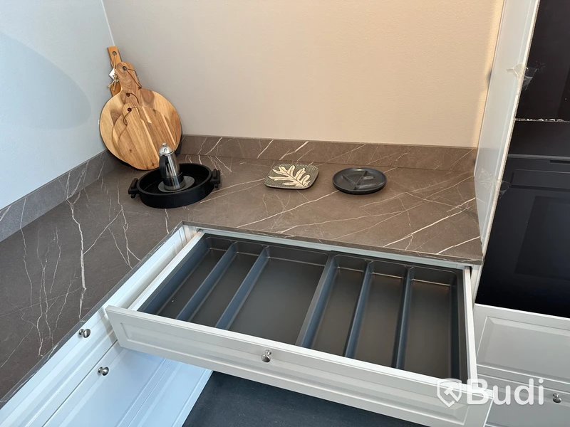 Kök, Kvik Pavia ord. pris. ca 120.000 kr.