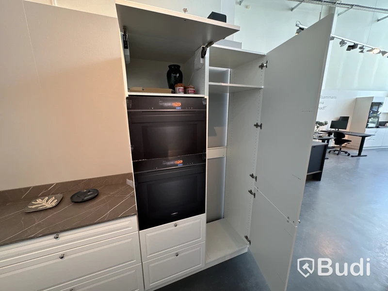 Kök, Kvik Pavia ord. pris. ca 120.000 kr.