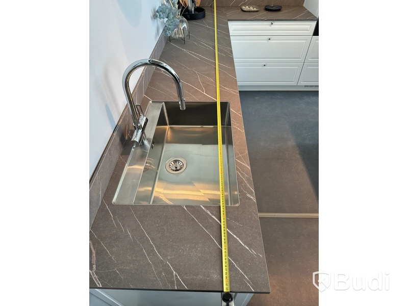 Kök, Kvik Pavia ord. pris. ca 120.000 kr.