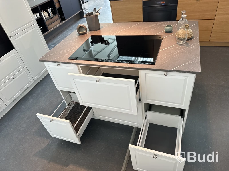 Kök, Kvik Pavia ord. pris. ca 120.000 kr.